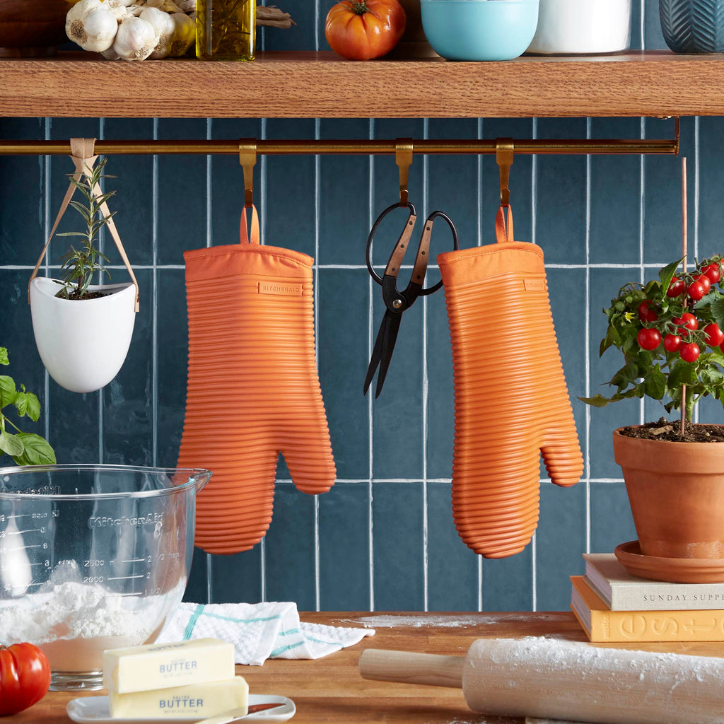 KITCHENAID Ribbed Soft Silicone Oven Mitt 2-Pack Set, 7.5"x13", Milkshake