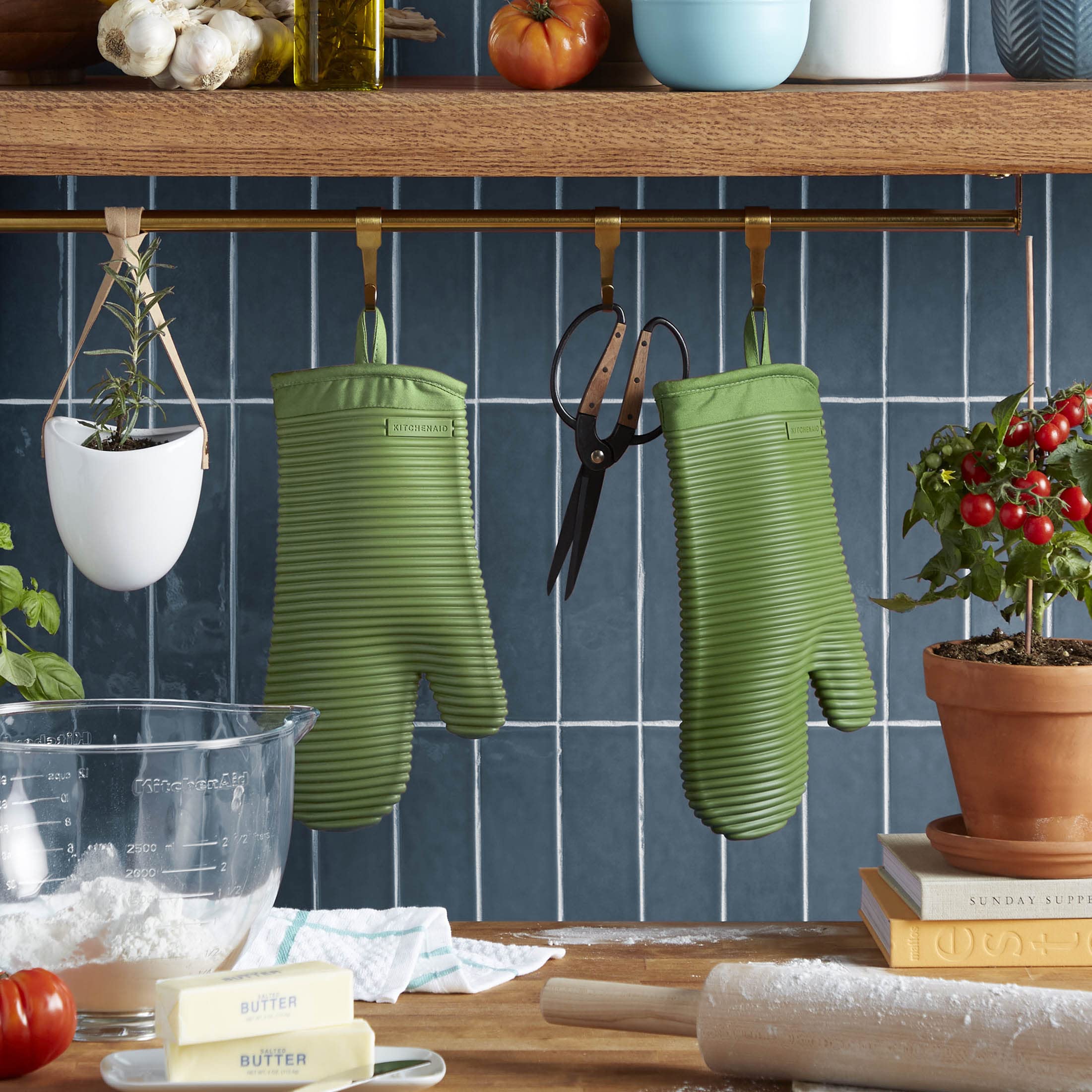 KITCHENAID Ribbed Soft Silicone Oven Mitt 2-Pack Set, 7.5"x13", Milkshake